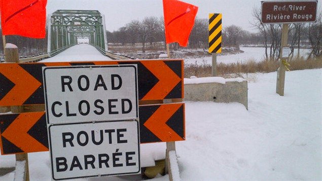 Le pont de la route 246, qui traverse la rivière Rouge, est fermé depuis octobre 2012. Le pont de la route 246, qui traverse la rivière Rouge, est fermé depuis octobre 2012.