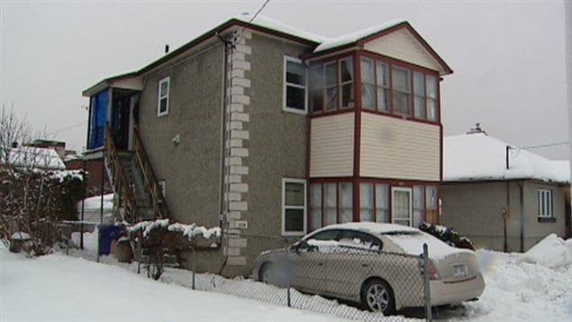 L’édifice de la rue Oak est considéré comme impropre à l’habitation, selon un inspecteur immobilier embauché par Logemen’occupe. L’édifice de la rue Oak est considéré comme impropre à l’habitation, selon un inspecteur immobilier embauché par Logemen’occupe.