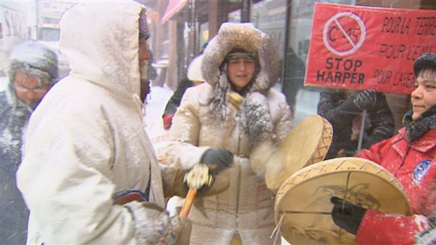 Des Autochtones ont manifesté à Québec vendredi. Des Autochtones ont manifesté à Québec vendredi.
