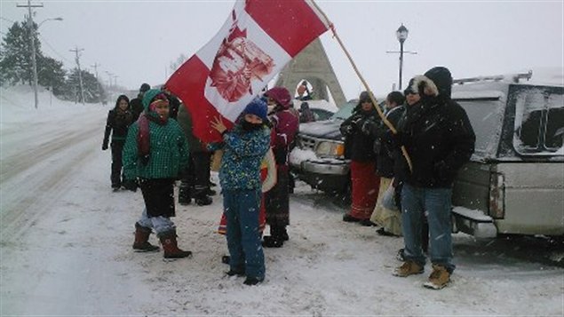 Une trentaine de manifestants à Mashteuiatsh Une trentaine de manifestants à Mashteuiatsh