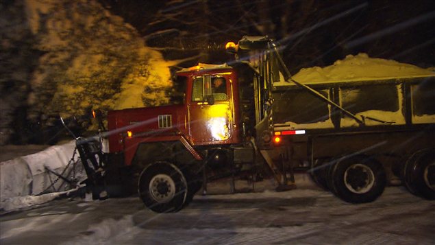 Une déneigeuse. Une déneigeuse.