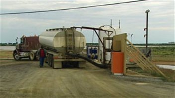 Des boues sont en train d'être déversées dans les basins de résidus de la compagnie Vale situés près de Lively. Des boues sont en train d'être déversées dans les basins de résidus de la compagnie Vale situés près de Lively.