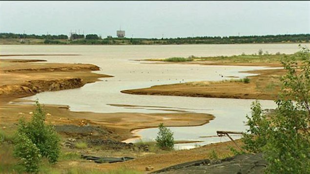 Depuis plus de 30 ans, Sudbury utilise des basins de résidus appartenant à la compagnie Vale pour y déverser les boues de la station d’épuration. Depuis plus de 30 ans, Sudbury utilise des basins de résidus appartenant à la compagnie Vale pour y déverser les boues de la station d’épuration.