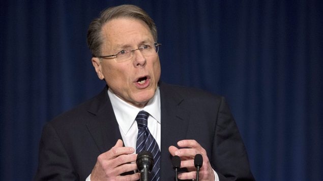 Le vice-président de la NRA, Wayne LaPierre, le 21 décembre Le vice-président de la NRA, Wayne LaPierre, le 21 décembre
