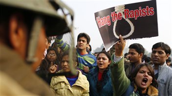 En Inde, les manifestations en lien avec le viol d'une jeune étudiante se poursuivent. En Inde, les manifestations en lien avec le viol d'une jeune étudiante se poursuivent.