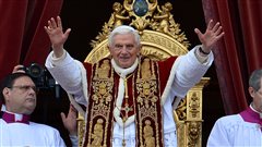 Le pape Benoît XVI, lors de sa bénédiction Urbi et Orbi Le pape Benoît XVI, lors de sa bénédiction Urbi et Orbi