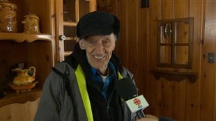 Pierre Ébert, un résident de Sainte-Marguerite-du-Lac-Masson heureux d'avoir retrouvé l'électricité Pierre Ébert, un résident de Sainte-Marguerite-du-Lac-Masson heureux d'avoir retrouvé l'électricité