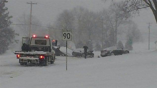 Un accident impliquant trois véhicules a fait trois blessés dans le secteur Lennox de Sherbrooke. Un accident impliquant trois véhicules a fait trois blessés dans le secteur Lennox de Sherbrooke.