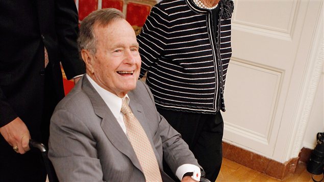 George H.W. Bush en mai 2012. George H.W. Bush en mai 2012.