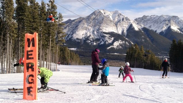 Une piste à la station de ski Nakiska, près de Calgary Une piste à la station de ski Nakiska, près de Calgary