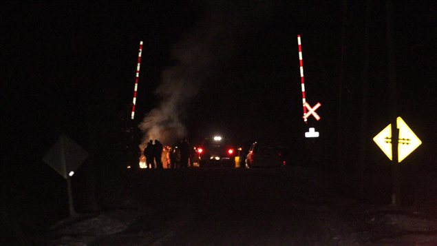 Des manifestants autochtones bloquent la voie ferrée entre Toronto et Montréal. Des manifestants autochtones bloquent la voie ferrée entre Toronto et Montréal.
