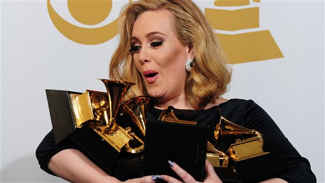 La chanteuse britannique Adele reçoit six trophées au Grammy Awards en février. La chanteuse britannique Adele reçoit six trophées au Grammy Awards en février.