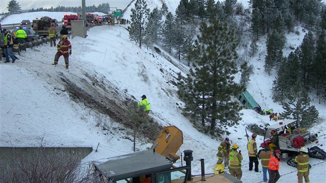 Les équipes de secours sur les lieux de l’accident, le 30 décembre. Les équipes de secours sur les lieux de l’accident, le 30 décembre.