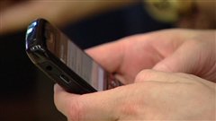 Selon les récentes statistiques, un adolescent sur deux a déjà reçu un message texte à caractère sexuel. Selon les récentes statistiques, un adolescent sur deux a déjà reçu un message texte à caractère sexuel.