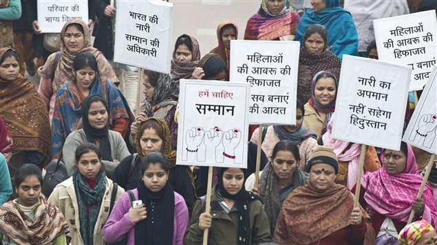 Des Indiennes manifestent dans les rues de New Delhi le 2 janvier pour réclamer une meilleure protection des femmes dans le pays. Des Indiennes manifestent dans les rues de New Delhi le 2 janvier pour réclamer une meilleure protection des femmes dans le pays.