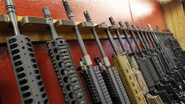 Des fusils AR-15 dans un magasin du Colorado Des fusils AR-15 dans un magasin du Colorado