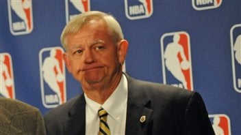 Scot L. Beckenbaugh alors qu'il était médiateur dans le conflit de la NBA, en octobre 2011 Scot L. Beckenbaugh alors qu'il était médiateur dans le conflit de la NBA, en octobre 2011