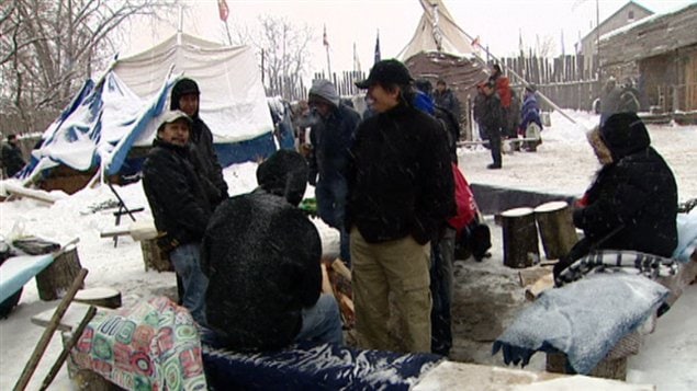 La chef autochtone d'Attawapiskat, Theresa Spence, continue de recevoir des appuis d'un peu partout. La chef autochtone d'Attawapiskat, Theresa Spence, continue de recevoir des appuis d'un peu partout.