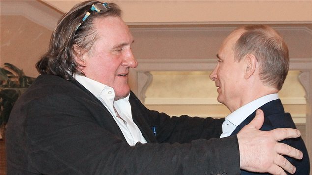 L'acteur français Gérard Depardieu rencontre le président russe Vladimir Poutine dans sa maison de Sotchi L'acteur français Gérard Depardieu rencontre le président russe Vladimir Poutine dans sa maison de Sotchi