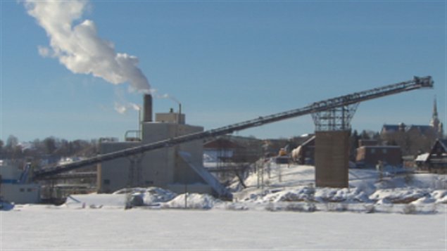 L'usine Laurentide de Produits forestiers Résolu à Shawinigan L'usine Laurentide de Produits forestiers Résolu à Shawinigan