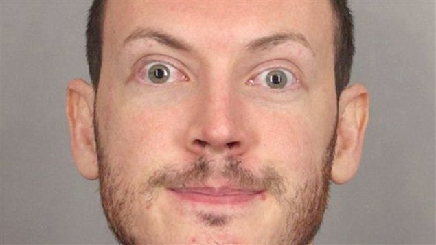 James Holmes ne porte plus les cheveux orangés. James Holmes ne porte plus les cheveux orangés.