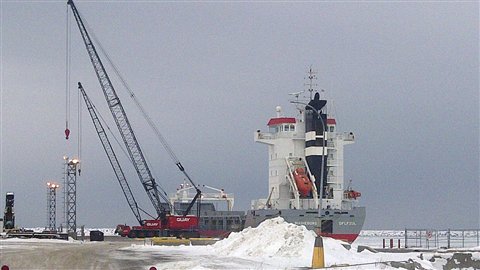 Navire au port de Matane Navire au port de Matane