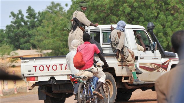 Des rebelles islamistes circulant à Gao, dans le nord du Mali (archives) Des rebelles islamistes circulant à Gao, dans le nord du Mali (archives)