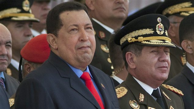 Hugo Chavez lors d'un déflilé militaire, l'été dernier. Hugo Chavez lors d'un déflilé militaire, l'été dernier.