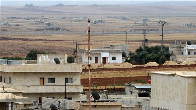 Des hélicoptères de l'aviation syrienne abandonnés à l'aérodrome de Taftanaz par les forces gouvernementales. Des hélicoptères de l'aviation syrienne abandonnés à l'aérodrome de Taftanaz par les forces gouvernementales.