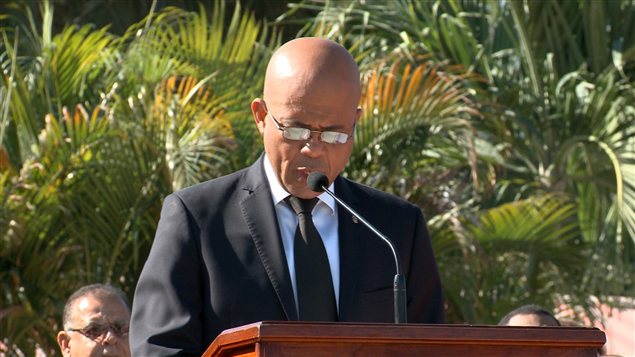 Michel Martelly fait un discours en hommage aux victimes du séisme haïtien de 2010. Michel Martelly fait un discours en hommage aux victimes du séisme haïtien de 2010.