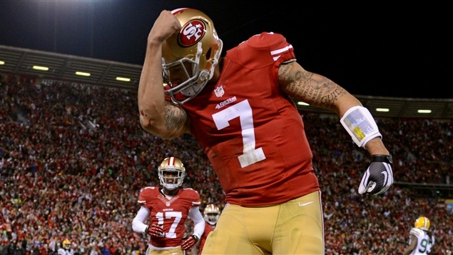 Le quart-arrière des 49ers de San Francisco Colin Kaepernick Le quart-arrière des 49ers de San Francisco Colin Kaepernick