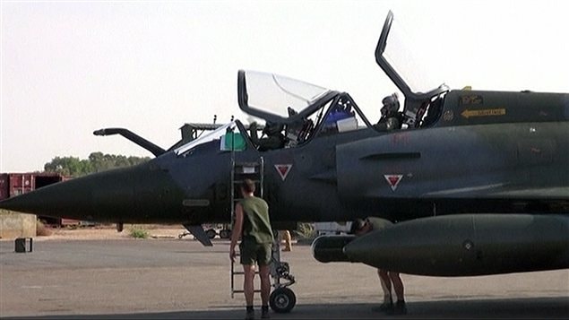 L’armée française a déployé ses rafales pour assurer un bombardement continu contre les positions des islamistes au nord du Mali. L’armée française a déployé ses rafales pour assurer un bombardement continu contre les positions des islamistes au nord du Mali.