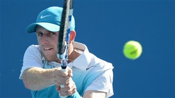 Le Canadien Jesse Levine a été éliminé 2-6, 6-3, 7-6 et 6-2 par le Français Gilles Simon à Melbourne. Le Canadien Jesse Levine a été éliminé 2-6, 6-3, 7-6 et 6-2 par le Français Gilles Simon à Melbourne.