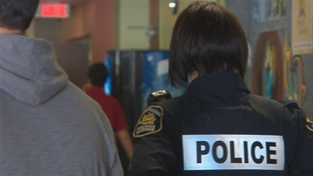 Les policiers ont fouillé l'école secondaire Le Sommet Les policiers ont fouillé l'école secondaire Le Sommet