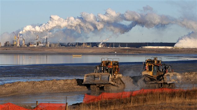 Installation pétrolière à Fort McMurray en Alberta Installation pétrolière à Fort McMurray en Alberta