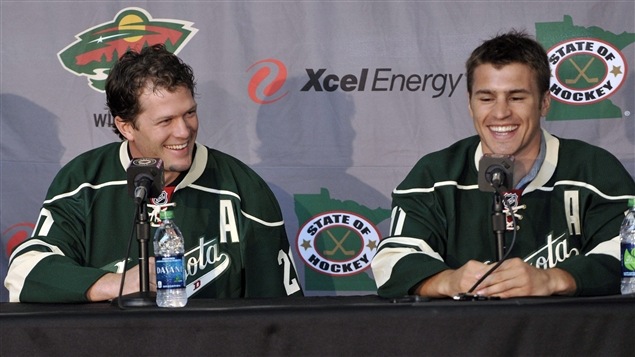 Ryan Suter (gauche) et Zach Parisé Ryan Suter (gauche) et Zach Parisé