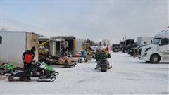 Le Grand Prix international de snowcross attire des milliers de personnes. Le Grand Prix international de snowcross attire des milliers de personnes.