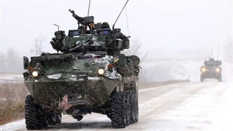 Un véhicule blindé des Forces armées canadiennes Un véhicule blindé des Forces armées canadiennes