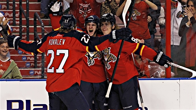 Alexei Kovalev, Jonathan Huberdeau et Peter Mueller Alexei Kovalev, Jonathan Huberdeau et Peter Mueller