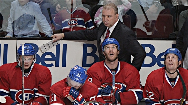 Michel Therrien, à son premier match à son retour derrière le banc du Canadien Michel Therrien, à son premier match à son retour derrière le banc du Canadien