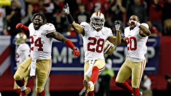 Les 49ers célèbrent leur victoire. Les 49ers célèbrent leur victoire.