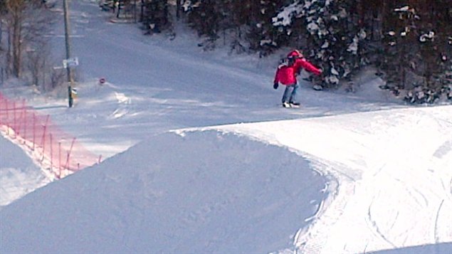 La planchiste Dominique Maltais teste le parcours de snowboardcross du Championnat du monde La planchiste Dominique Maltais teste le parcours de snowboardcross du Championnat du monde