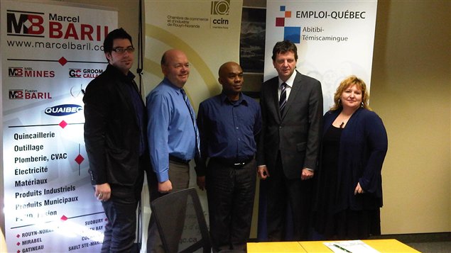 La Chambre de commerce et d'industrie de Rouyn-Noranda et le Centre local d'emploi ont lancé le projet Emploi et immigration à la carte pour attirer des travailleurs immigrants. La Chambre de commerce et d'industrie de Rouyn-Noranda et le Centre local d'emploi ont lancé le projet Emploi et immigration à la carte pour attirer des travailleurs immigrants.
