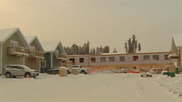 Immeuble en construction dans le quartier de Falcon Ridge à Whitehorse. Immeuble en construction dans le quartier de Falcon Ridge à Whitehorse.