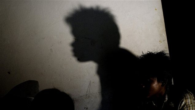 Un ancien enfant soldat du Myanmar. Un groupe affirme que l'armée continue de recruter des enfants, même si elle s'est engagée à ne plus le faire Un ancien enfant soldat du Myanmar. Un groupe affirme que l'armée continue de recruter des enfants, même si elle s'est engagée à ne plus le faire