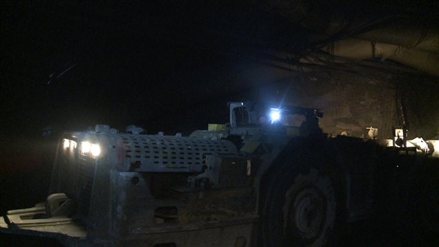 Un camion minier sous terre Un camion minier sous terre