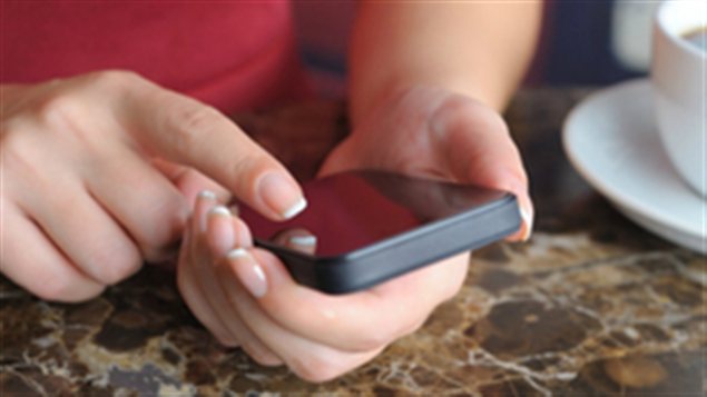 Un usager de cellulaire Un usager de cellulaire