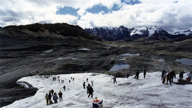 Le glacier Pastoruri, un des plus importants de la Cordillère blanche au Pérou, a perdu de grande quantité de glace. Le glacier Pastoruri, un des plus importants de la Cordillère blanche au Pérou, a perdu de grande quantité de glace.