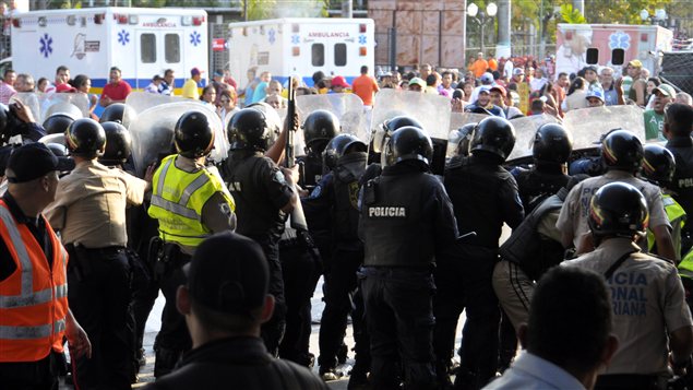 Une émeute dans une prison du Venezuela a fait au moins 50 morts Une émeute dans une prison du Venezuela a fait au moins 50 morts
