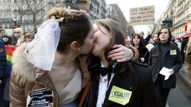 Manifestation à Paris pour le mariage gai en France Manifestation à Paris pour le mariage gai en France
